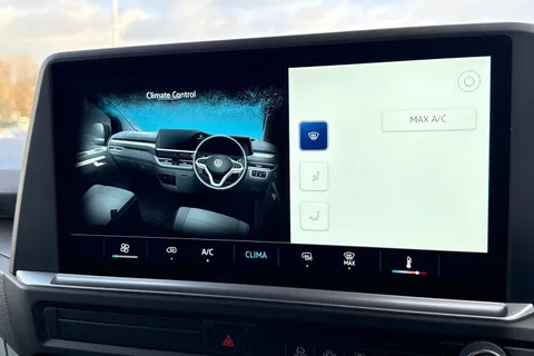 MF75FVC Volkswagen Transporter 2.0 TDI 150 Commerce Plus Van Thumbnail #19