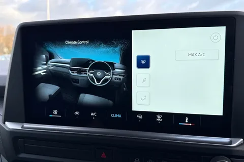 MF75FUM Volkswagen Transporter 2.0 TDI 150 Commerce Plus Van Thumbnail #18