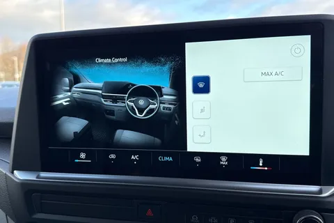 MF75FVK Volkswagen Transporter 2.0 TDI 150 Commerce Plus Van Thumbnail #18