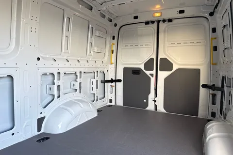 DF75ZRD Volkswagen Crafter CR35 Panel van Commerce Plus MWB 163 PS 2.0 TDI 8sp Auto RWD - Nav/Low Roof Thumbnail #18