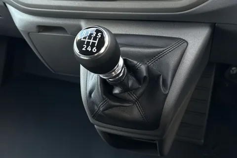 MF75FVC Volkswagen Transporter 2.0 TDI 150 Commerce Plus Van Thumbnail #20