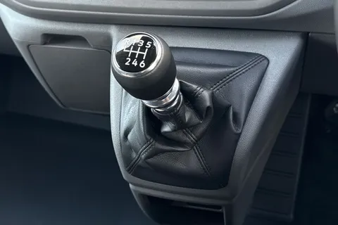 MF75FUM Volkswagen Transporter 2.0 TDI 150 Commerce Plus Van Thumbnail #19