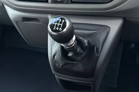 MF75FVK Volkswagen Transporter 2.0 TDI 150 Commerce Plus Van Thumbnail #19