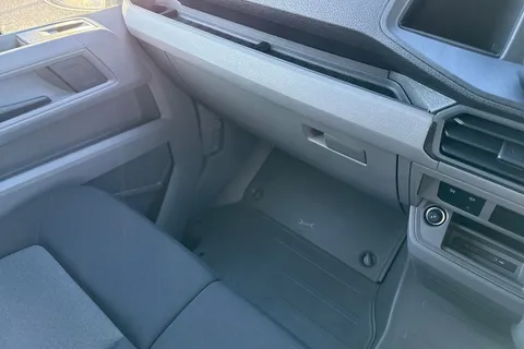 DF75ZRD Volkswagen Crafter CR35 Panel van Commerce Plus MWB 163 PS 2.0 TDI 8sp Auto RWD - Nav/Low Roof Thumbnail #19