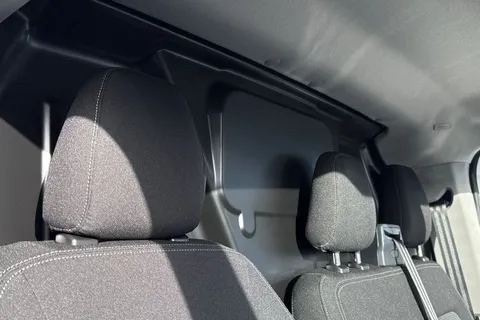 MF75FUM Volkswagen Transporter 2.0 TDI 150 Commerce Plus Van Thumbnail #20