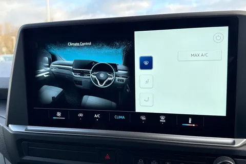 MF75FVE Volkswagen Transporter 2.0 TDI 150 Commerce Plus Van Thumbnail #18