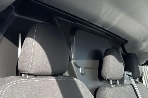 MF75FUV Volkswagen Transporter 2.0 TDI 150 Commerce Plus Van Thumbnail #20