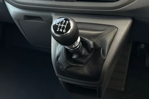 MF75FVE Volkswagen Transporter 2.0 TDI 150 Commerce Plus Van Thumbnail #19