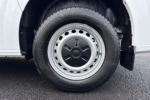 MF75FVC Volkswagen Transporter 2.0 TDI 150 Commerce Plus Van Thumbnail #24