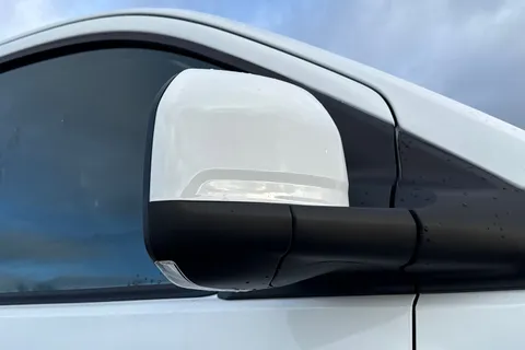 MF75FUM Volkswagen Transporter 2.0 TDI 150 Commerce Plus Van Thumbnail #26