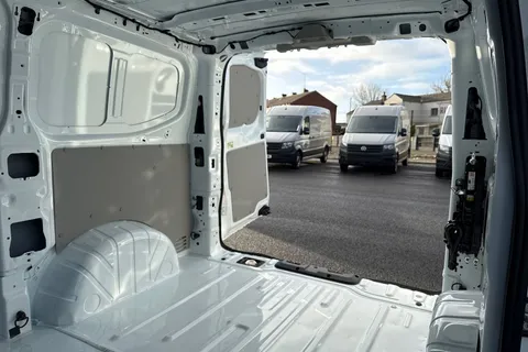 MF75FUM Volkswagen Transporter 2.0 TDI 150 Commerce Plus Van Thumbnail #27