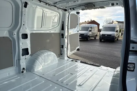 MF75FVK Volkswagen Transporter 2.0 TDI 150 Commerce Plus Van Thumbnail #27