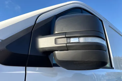 DF75ZRD Volkswagen Crafter CR35 Panel van Commerce Plus MWB 163 PS 2.0 TDI 8sp Auto RWD - Nav/Low Roof Thumbnail #26