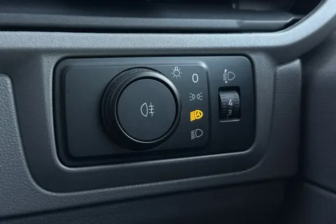 MF75FVK Volkswagen Transporter 2.0 TDI 150 Commerce Plus Van Thumbnail #31