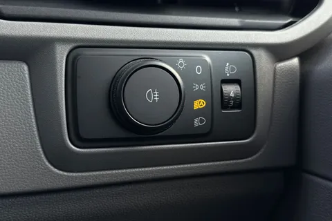 MF75FVC Volkswagen Transporter 2.0 TDI 150 Commerce Plus Van Thumbnail #32