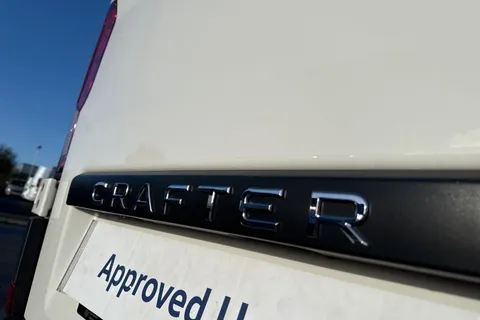 DF75ZRD Volkswagen Crafter CR35 Panel van Commerce Plus MWB 163 PS 2.0 TDI 8sp Auto RWD - Nav/Low Roof Thumbnail #32