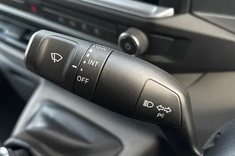 MF75FVE Volkswagen Transporter 2.0 TDI 150 Commerce Plus Van Thumbnail #33