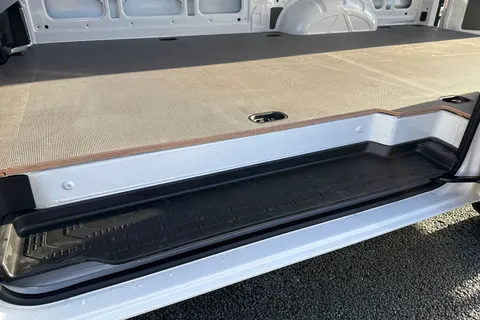 DF75ZRD Volkswagen Crafter CR35 Panel van Commerce Plus MWB 163 PS 2.0 TDI 8sp Auto RWD - Nav/Low Roof Thumbnail #35