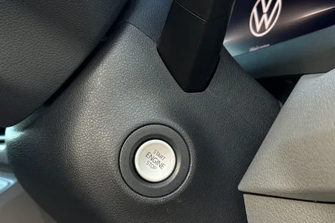 DF75ZRD Volkswagen Crafter CR35 Panel van Commerce Plus MWB 163 PS 2.0 TDI 8sp Auto RWD - Nav/Low Roof Thumbnail #36