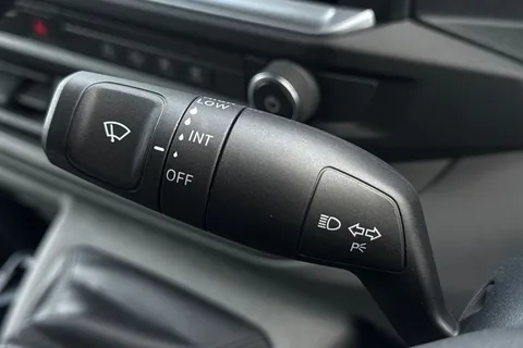 MF75FUV Volkswagen Transporter 2.0 TDI 150 Commerce Plus Van Thumbnail #36