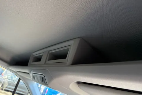 DF75ZRD Volkswagen Crafter CR35 Panel van Commerce Plus MWB 163 PS 2.0 TDI 8sp Auto RWD - Nav/Low Roof Thumbnail #37