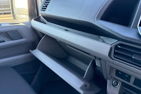 DF75ZRD Volkswagen Crafter CR35 Panel van Commerce Plus MWB 163 PS 2.0 TDI 8sp Auto RWD - Nav/Low Roof Thumbnail #39