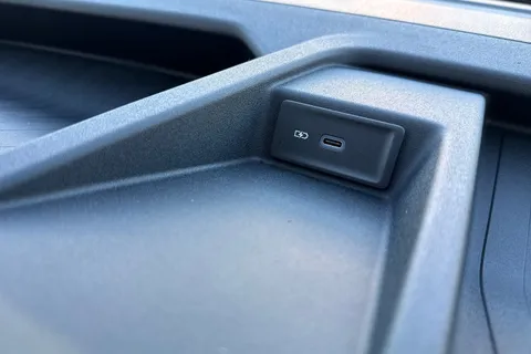 DF75ZRD Volkswagen Crafter CR35 Panel van Commerce Plus MWB 163 PS 2.0 TDI 8sp Auto RWD - Nav/Low Roof Thumbnail #42