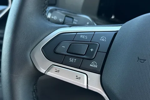 DF75ZRD Volkswagen Crafter CR35 Panel van Commerce Plus MWB 163 PS 2.0 TDI 8sp Auto RWD - Nav/Low Roof Thumbnail #44