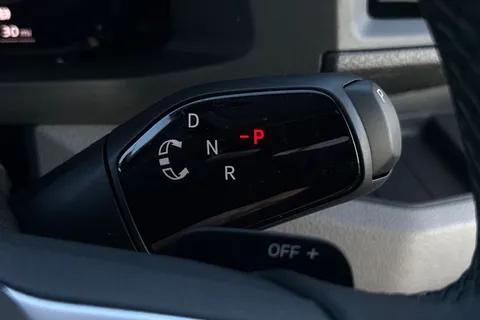 DF75ZRD Volkswagen Crafter CR35 Panel van Commerce Plus MWB 163 PS 2.0 TDI 8sp Auto RWD - Nav/Low Roof Thumbnail #46