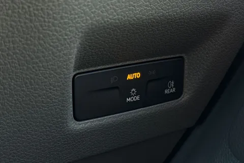 DF75ZRD Volkswagen Crafter CR35 Panel van Commerce Plus MWB 163 PS 2.0 TDI 8sp Auto RWD - Nav/Low Roof Thumbnail #49