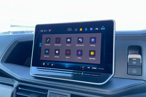 DF75ZRD Volkswagen Crafter CR35 Panel van Commerce Plus MWB 163 PS 2.0 TDI 8sp Auto RWD - Nav/Low Roof Thumbnail #52