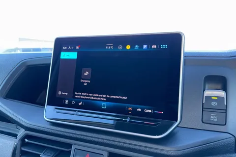 DF75ZRD Volkswagen Crafter CR35 Panel van Commerce Plus MWB 163 PS 2.0 TDI 8sp Auto RWD - Nav/Low Roof Thumbnail #53