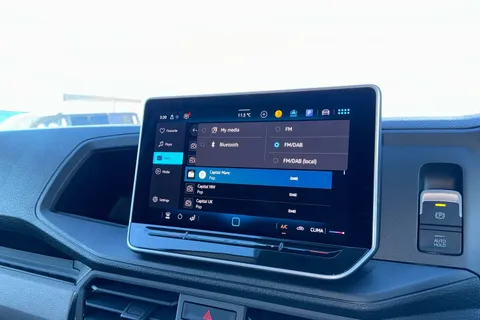 DF75ZRD Volkswagen Crafter CR35 Panel van Commerce Plus MWB 163 PS 2.0 TDI 8sp Auto RWD - Nav/Low Roof Thumbnail #54