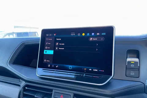 DF75ZRD Volkswagen Crafter CR35 Panel van Commerce Plus MWB 163 PS 2.0 TDI 8sp Auto RWD - Nav/Low Roof Thumbnail #55