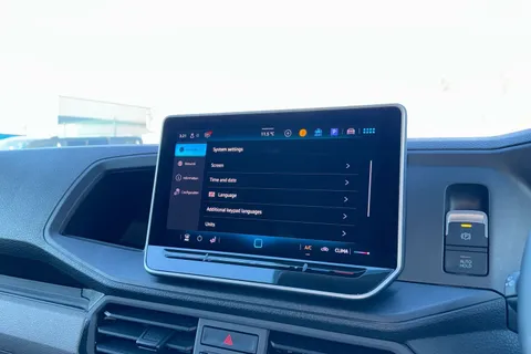 DF75ZRD Volkswagen Crafter CR35 Panel van Commerce Plus MWB 163 PS 2.0 TDI 8sp Auto RWD - Nav/Low Roof Thumbnail #60