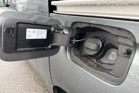 PJ25OEW Volkswagen Caddy Maxi 1.5 TSI 116PS Commerce Pro Van DSG [Tech Pack] Thumbnail #24