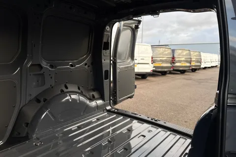 MF75FFD Volkswagen Caddy C20 Caddy Cargo Commerce SWB 102 PS 2.0 TDI 6sp Manual Thumbnail #29