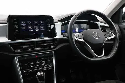 GJ72ULK Volkswagen T-Roc 1.0 TSI Life 5dr Thumbnail #2