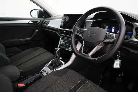 GJ72ULK Volkswagen T-Roc 1.0 TSI Life 5dr Thumbnail #6