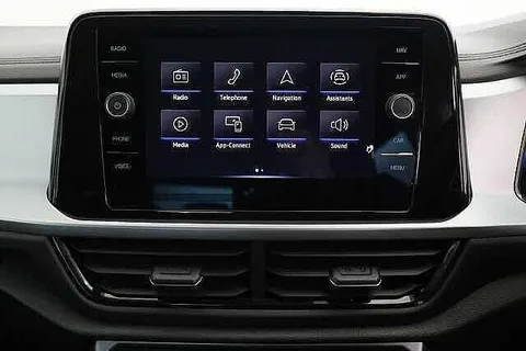 GJ72ULK Volkswagen T-Roc 1.0 TSI Life 5dr Thumbnail #12