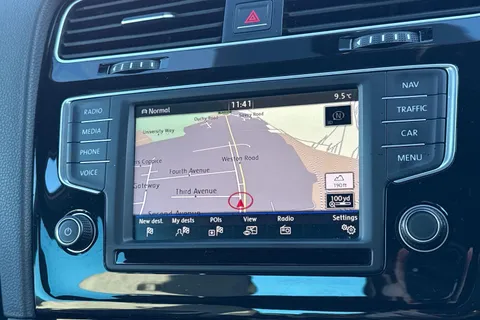 DG17AHX Volkswagen Golf 2.0 TSI R 5dr DSG Thumbnail #11