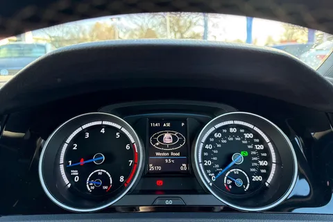 DG17AHX Volkswagen Golf 2.0 TSI R 5dr DSG Thumbnail #24