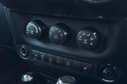 G21KJP Jeep Wrangler 2.8 CRD Overland 4dr Auto Thumbnail #18