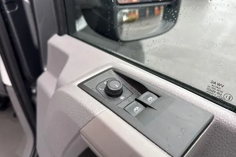 PK74EBJ Volkswagen Crafter 2.0 TDI 140PS Commerce Plus High Roof Van Auto Thumbnail #17
