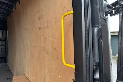 PK74EBJ Volkswagen Crafter 2.0 TDI 140PS Commerce Plus High Roof Van Auto Thumbnail #28