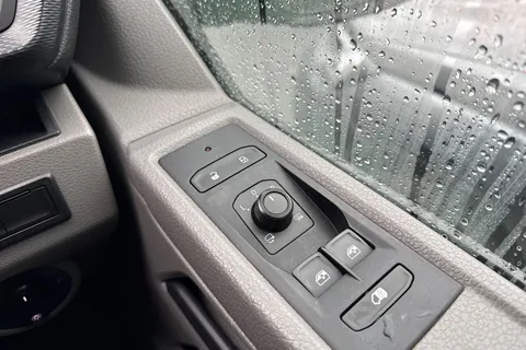 RA70BWD Volkswagen Transporter 2.0 TDI 150 Highline Van Thumbnail #17