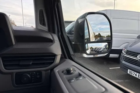 DF75FWY Volkswagen Transporter 2.0 TDI 110 Commerce Van Thumbnail #17