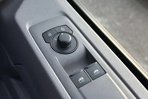 DF75FWY Volkswagen Transporter 2.0 TDI 110 Commerce Van Thumbnail #41