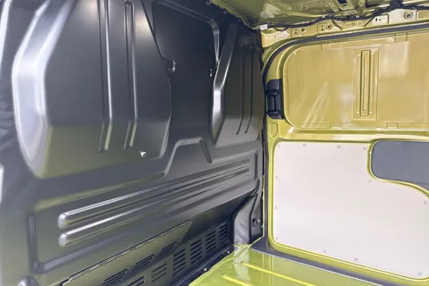 BA25LKM Volkswagen Transporter 2.0 TDI T32 Commerce Pro FWD SWB Euro 6 (s/s) 5dr Thumbnail #29