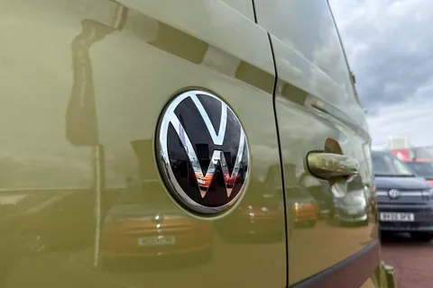 BA25LKM Volkswagen Transporter 2.0 TDI T32 Commerce Pro FWD SWB Euro 6 (s/s) 5dr Thumbnail #46